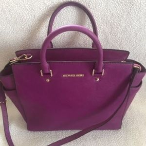 Michael Kors tote bag color: grape